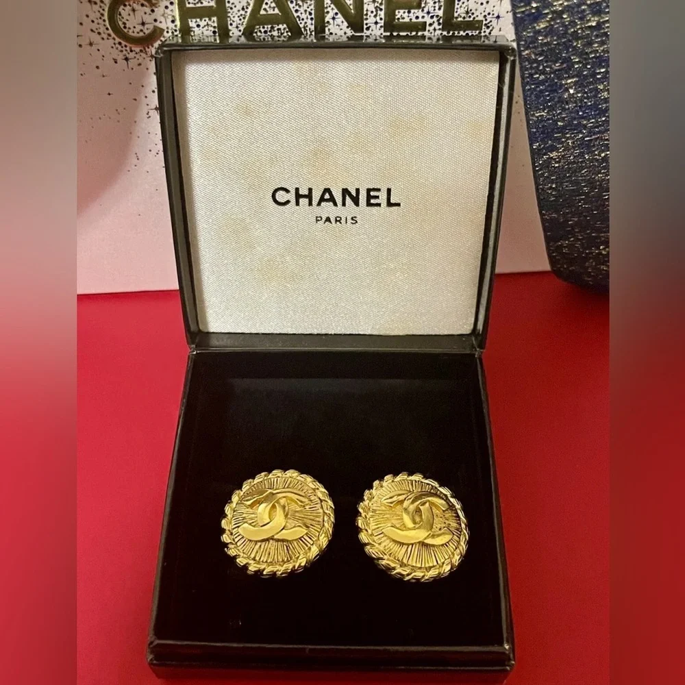 Chanel CC Logo Gold Plated Earrings ~ Vintage Chanel Clip-on Earrings ~ EUC